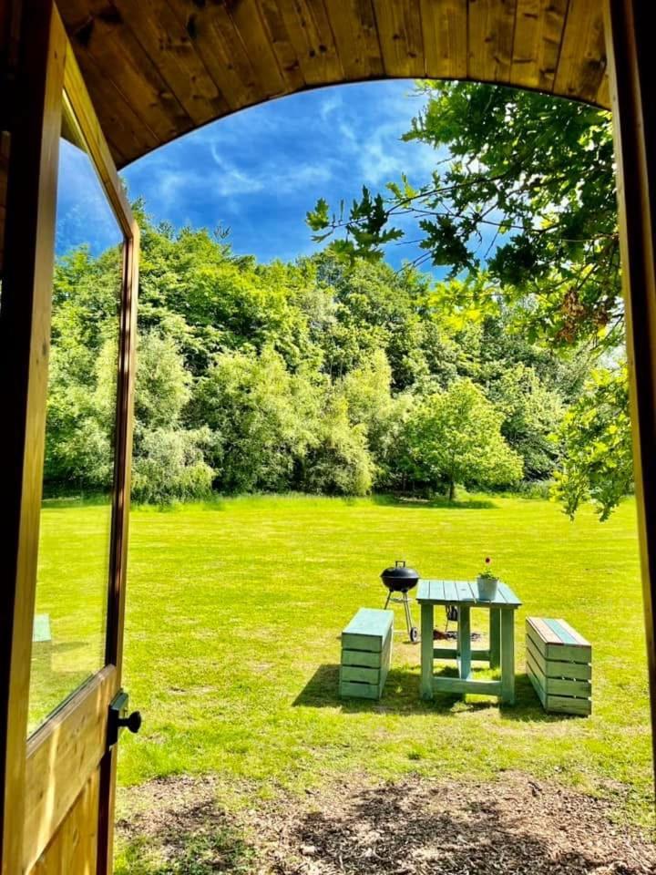 Battle Pods And Bells Glamping Hotel Bagian luar foto